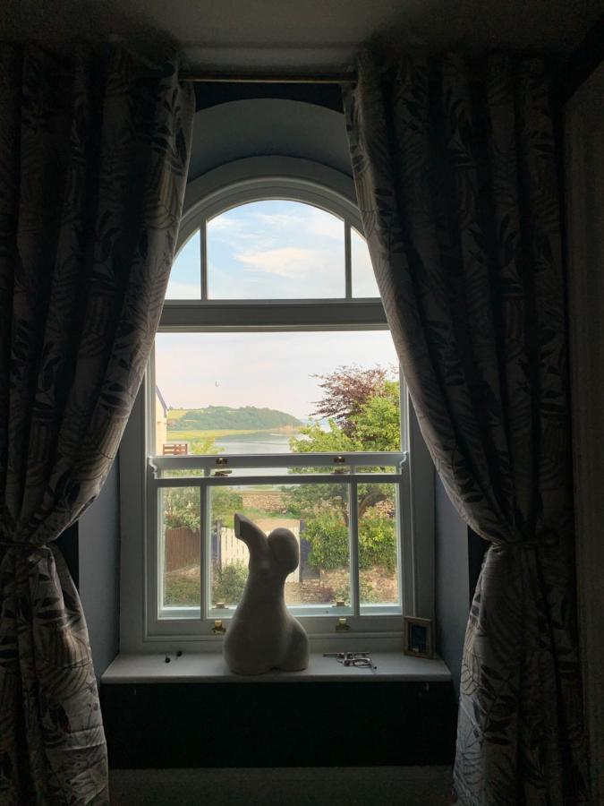 Dylan Thomas Sea View Bed & Breakfast Лаарн Екстериор снимка