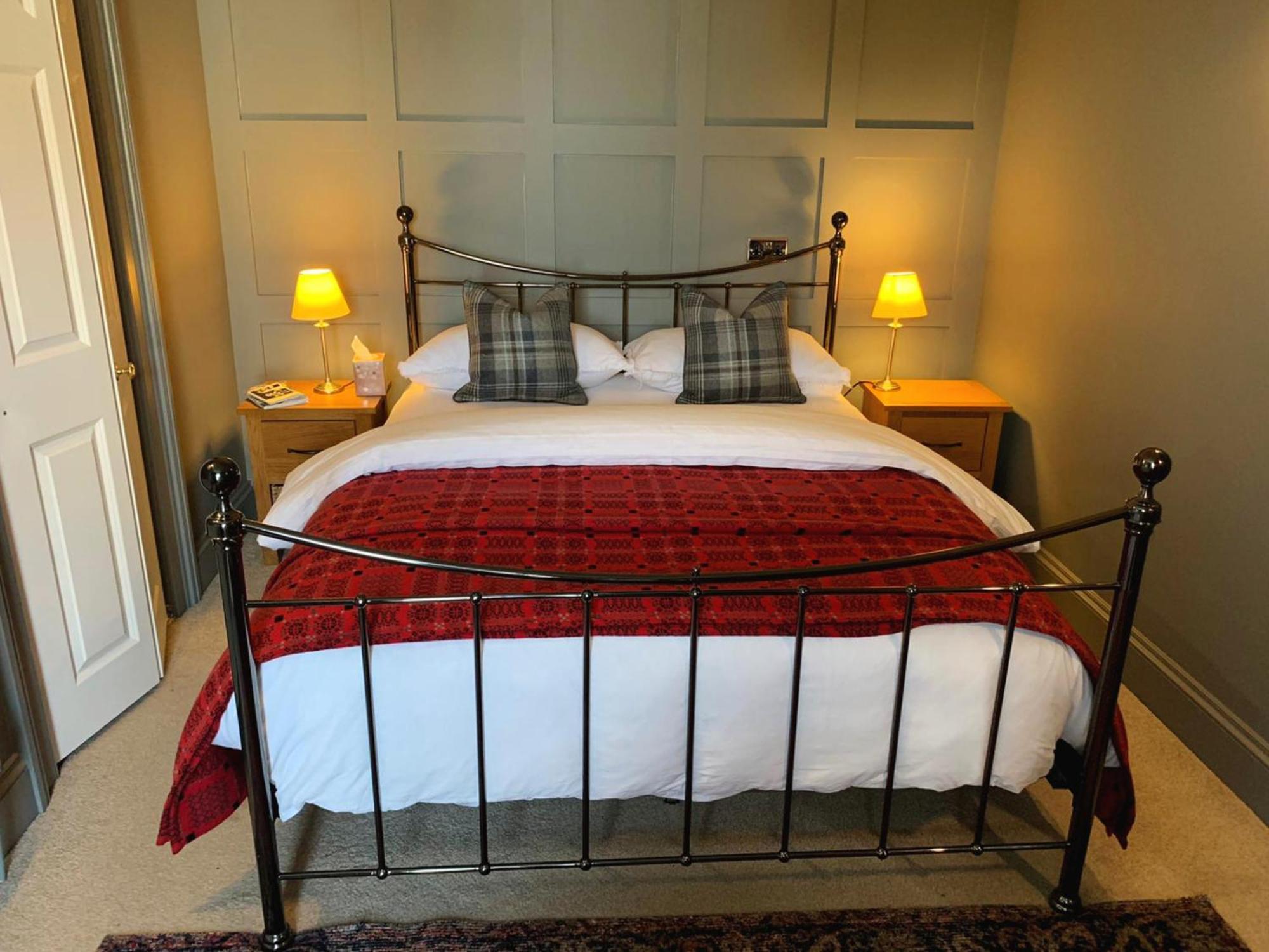 Dylan Thomas Sea View Bed & Breakfast Лаарн Екстериор снимка
