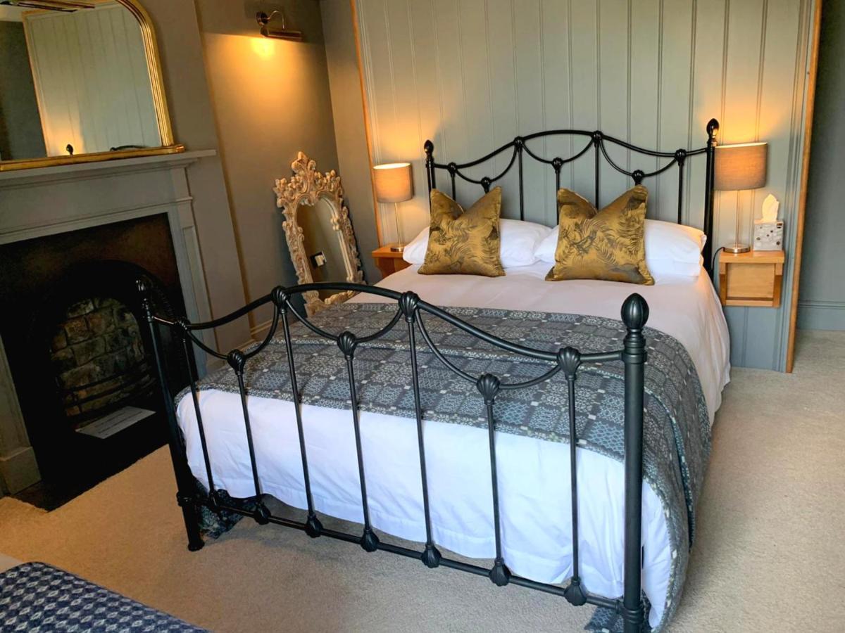Dylan Thomas Sea View Bed & Breakfast Лаарн Екстериор снимка