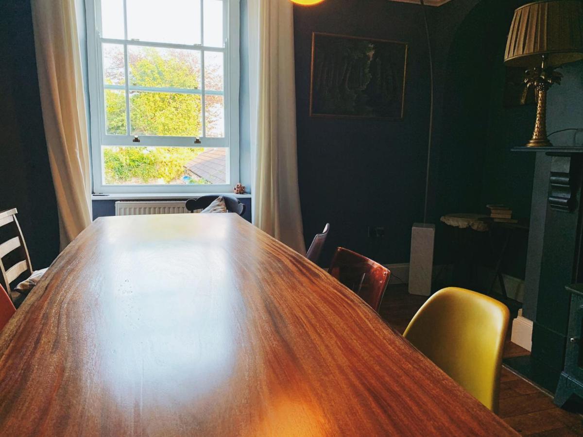 Dylan Thomas Sea View Bed & Breakfast Лаарн Екстериор снимка