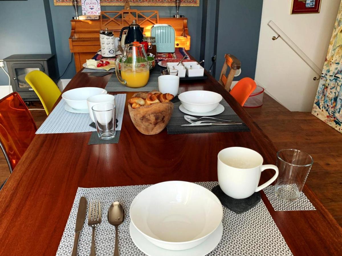 Dylan Thomas Sea View Bed & Breakfast Лаарн Екстериор снимка