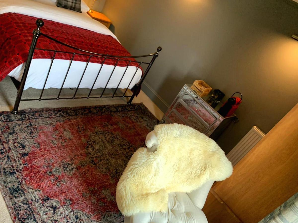 Dylan Thomas Sea View Bed & Breakfast Лаарн Екстериор снимка