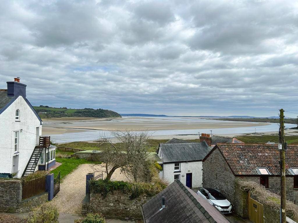 Dylan Thomas Sea View Bed & Breakfast Лаарн Екстериор снимка
