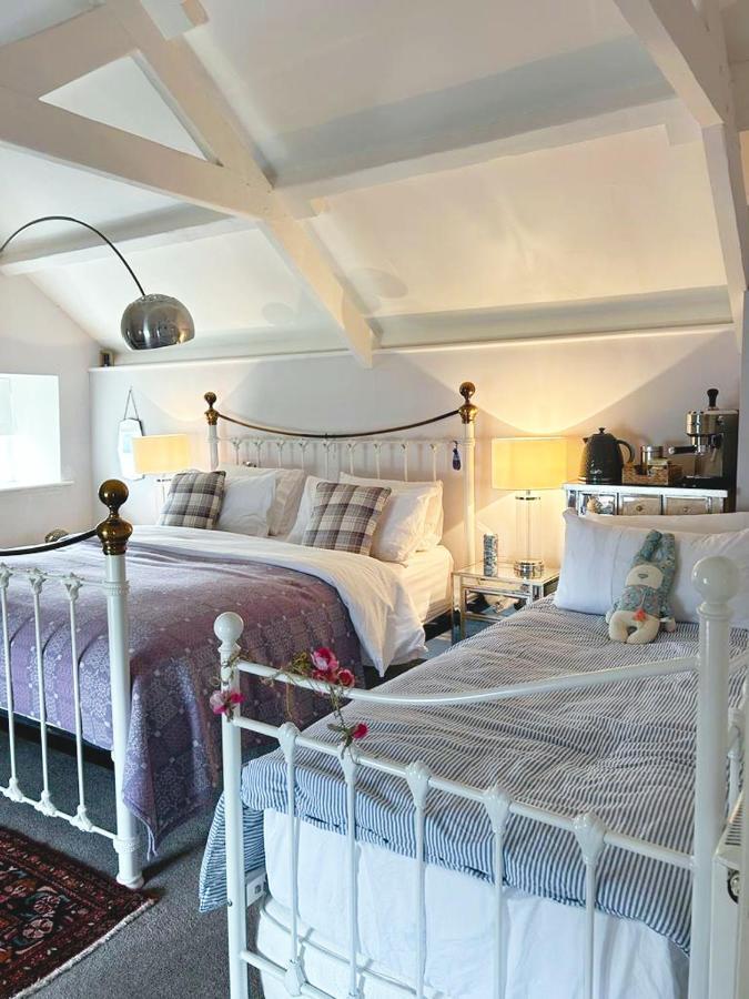 Dylan Thomas Sea View Bed & Breakfast Лаарн Екстериор снимка
