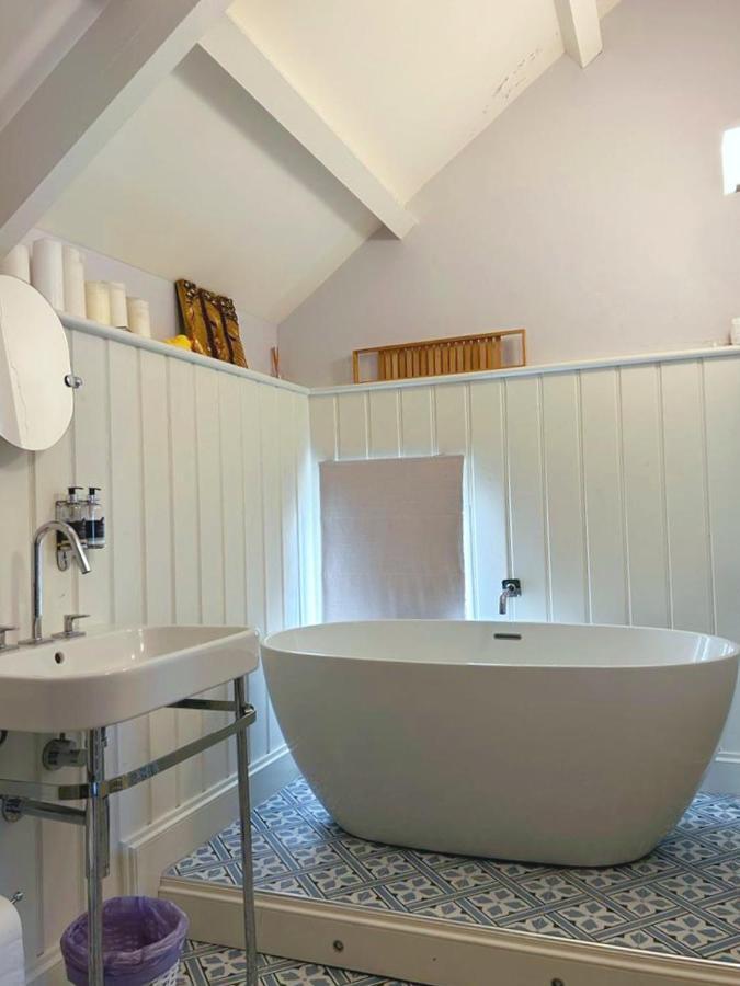 Dylan Thomas Sea View Bed & Breakfast Лаарн Екстериор снимка